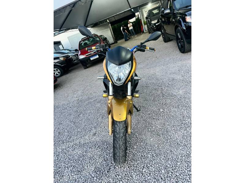 HONDA - CB 300R - 2010/2010 - Amarela - R$ 11.900,00