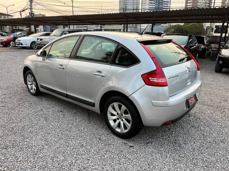 CITROËN - C4 - 2009/2010 - Prata - R$ 27.900,00