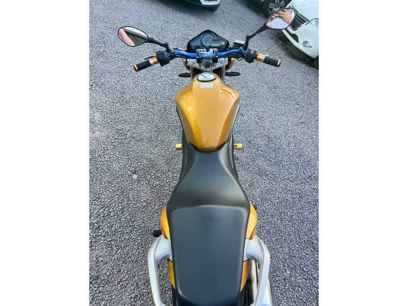 HONDA - CB 300R - 2010/2010 - Amarela - R$ 11.900,00