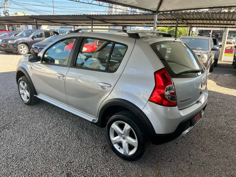 RENAULT - SANDERO - 2009/2009 - Prata - R$ 34.900,00