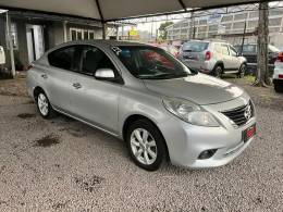 NISSAN - VERSA - 2012/2013 - Prata - R$ 38.900,00