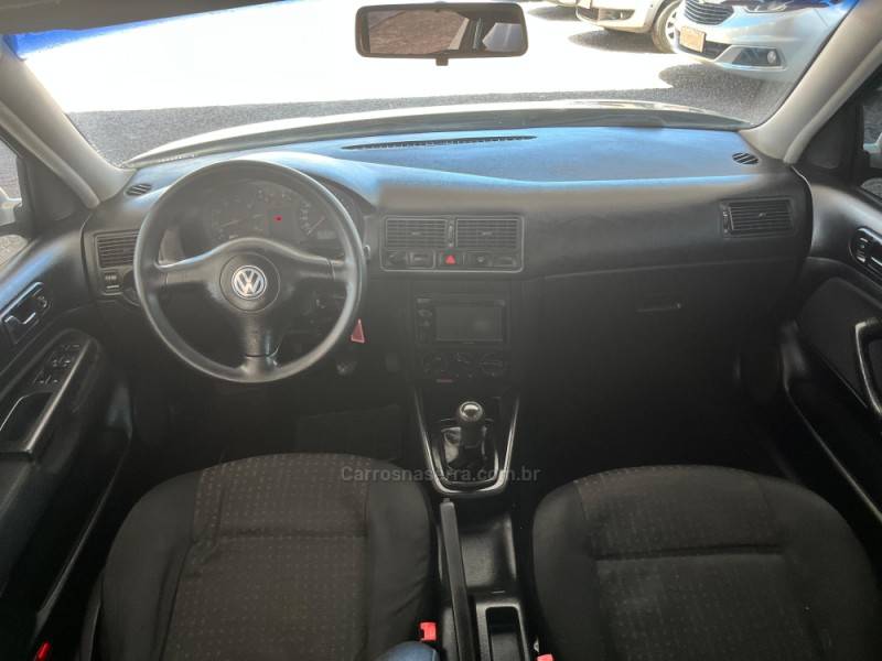 VOLKSWAGEN - GOLF - 2002/2002 - Prata - R$ 25.900,00