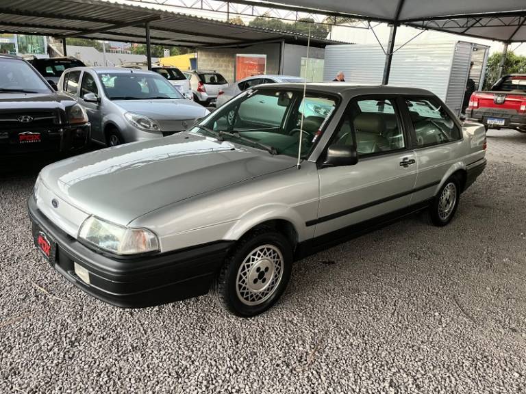 FORD - VERSAILLES - 1993/1994 - Prata - R$ 18.900,00